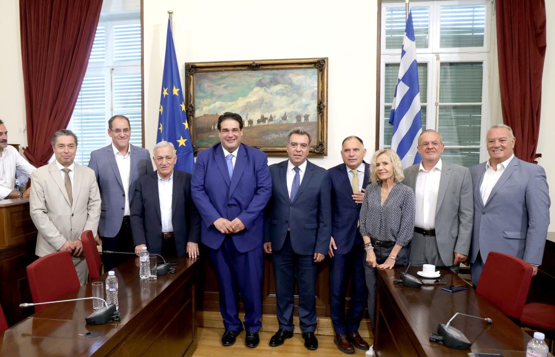 ΜΑΝΟΣ ΚΟΝΣΟΛΑΣ: «Ενίσχυση με προσωπικό των νησιωτικών δήμων και αυξημένη μοριοδότηση της εντοπιότητας για τις προσλήψεις στις νησιωτικές περιοχές»