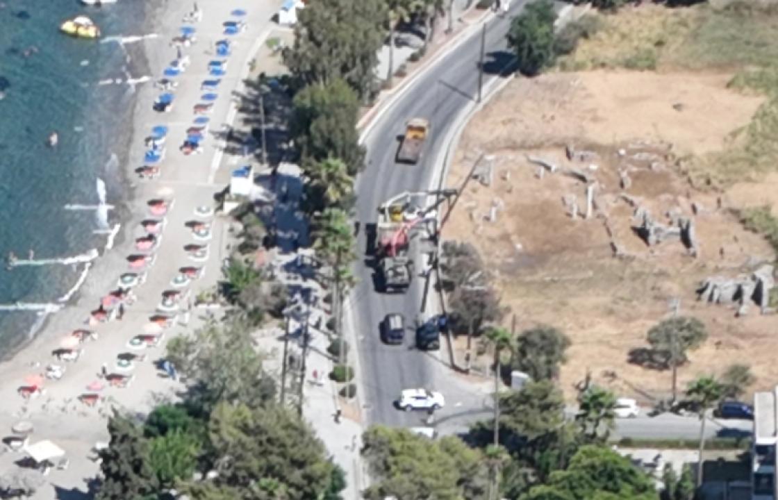 Αυτοκίνητο έπεσε πάνω σε κολώνα της ΔΕΗ στο Ψαλίδι - Διεκόπη η κυκλοφορία για να απομακρυνθεί η κολώνα. ΒΙΝΤΕΟ