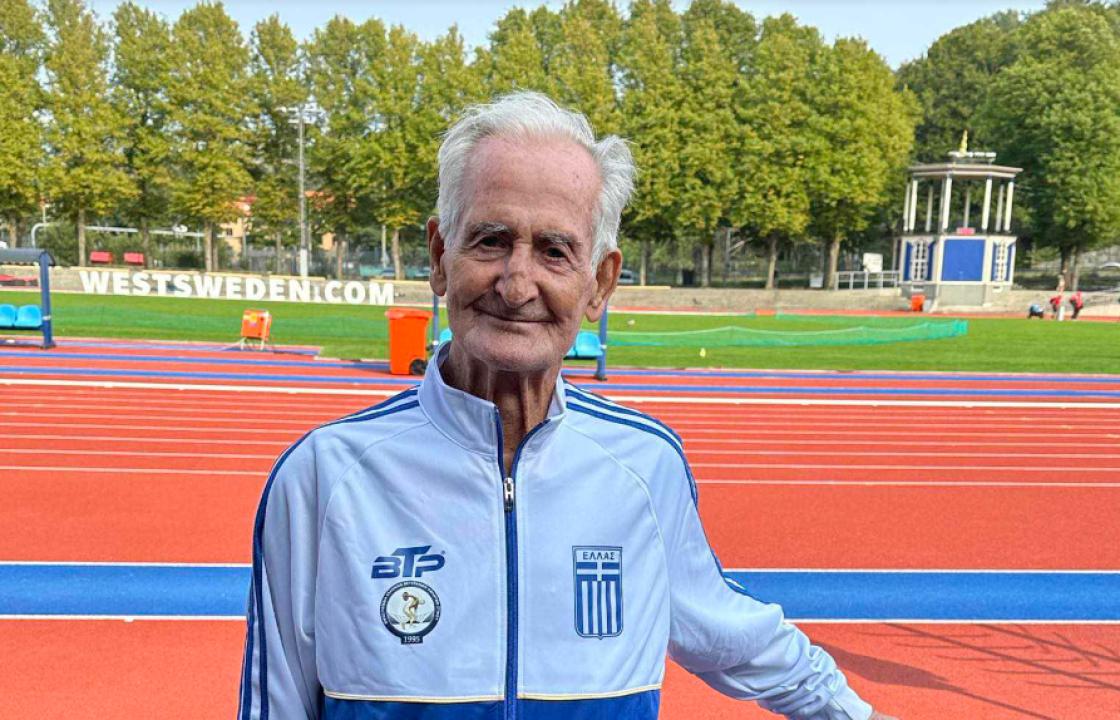 Ο Κωνσταντίνος Χατζηεμμανουήλ κατέκτησε το χρυσό μετάλλιο και στα 200μ