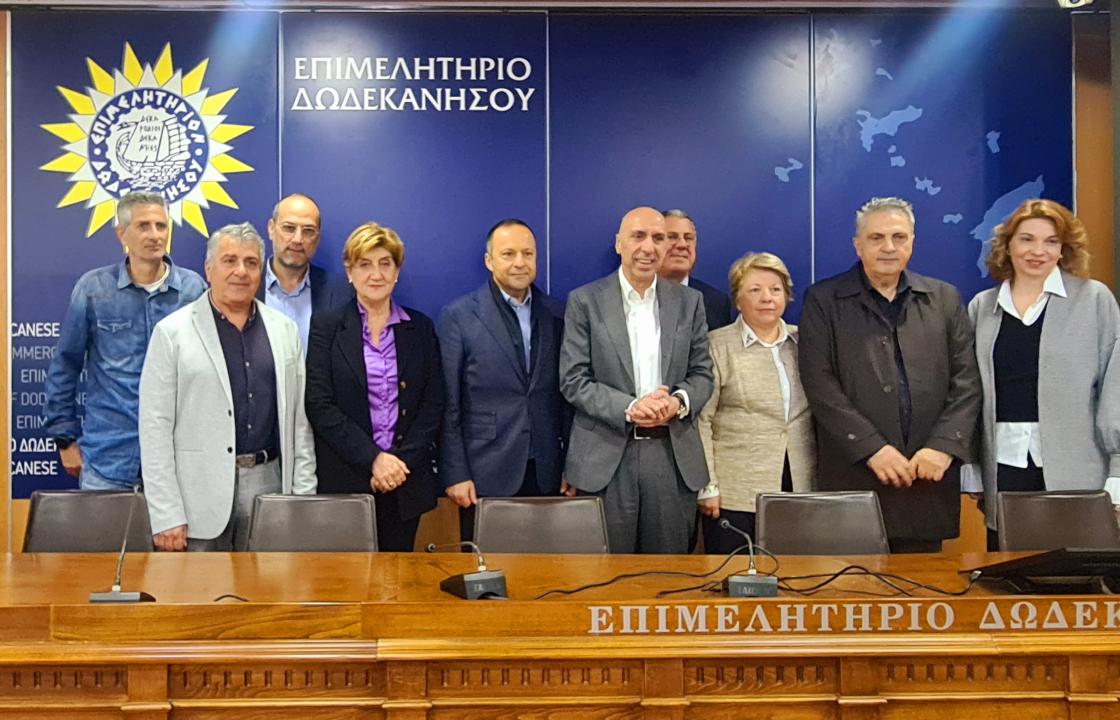 Συνάντηση του προέδρου του Επιμελητήριου Δωδεκάνησου Γ. Πάππου με τον πρόεδρο του ΕΒΕΑ Γ. Μπρατάκο