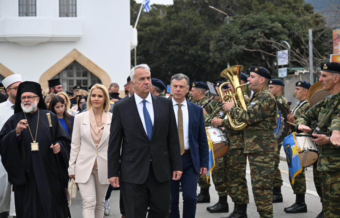 25η Μαρτίου: Η Επιμνημόσυνη δέηση στον Βωμό της Πατρίδας και η κατάθεση στεφάνων στο Ηρώο