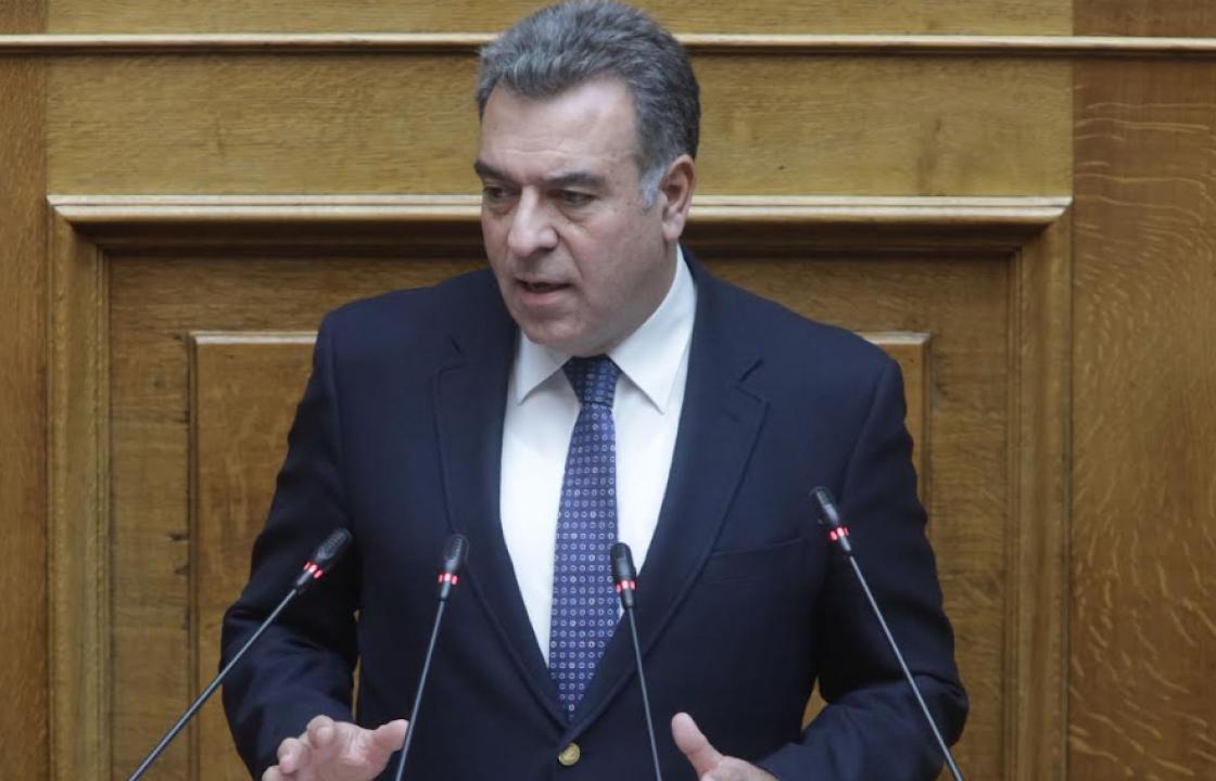 Προτάσεις αλλαγών στο θεσμικό πλαίσιο από τον Μάνο Κόνσολα για να αντιμετωπιστεί το πρόβλημα υποστελέχωσης των νησιωτικών δήμων