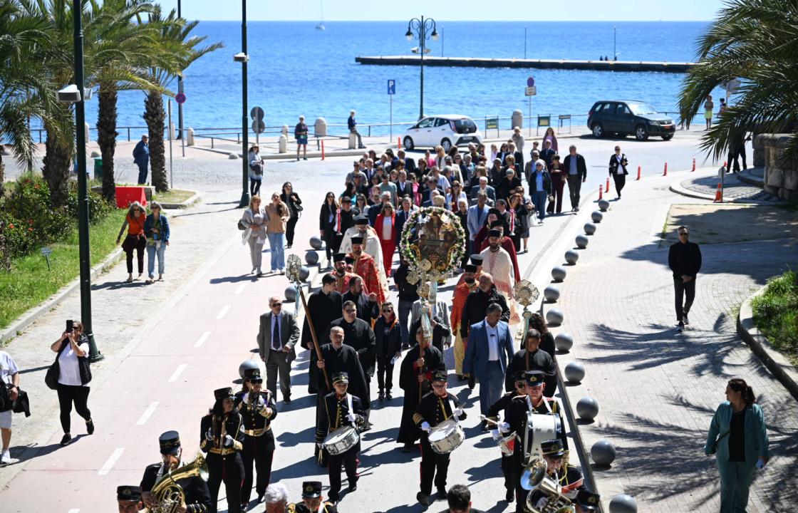 Ο Εσπερινός της Αγάπης στην Κω - Με λαμπρότητα η λιτάνευση της εικόνας της Αναστάσεως