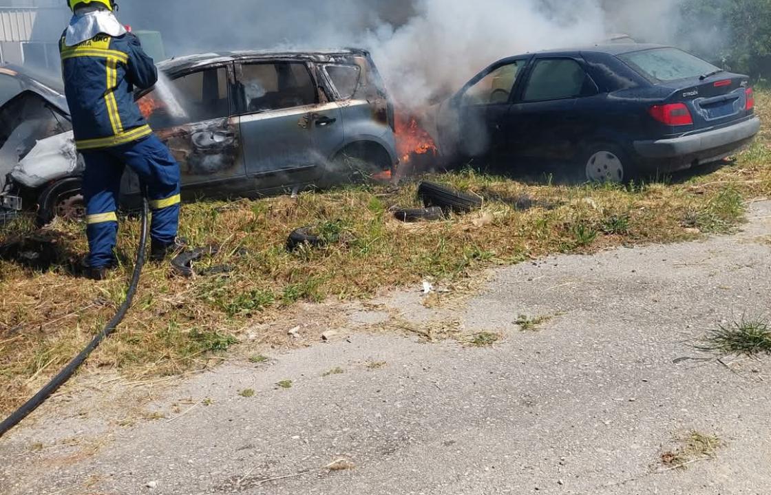 Καταστράφηκαν τέσσερα εγκαταλελειμμένα οχήματα από πυρκαγιά στην Κω