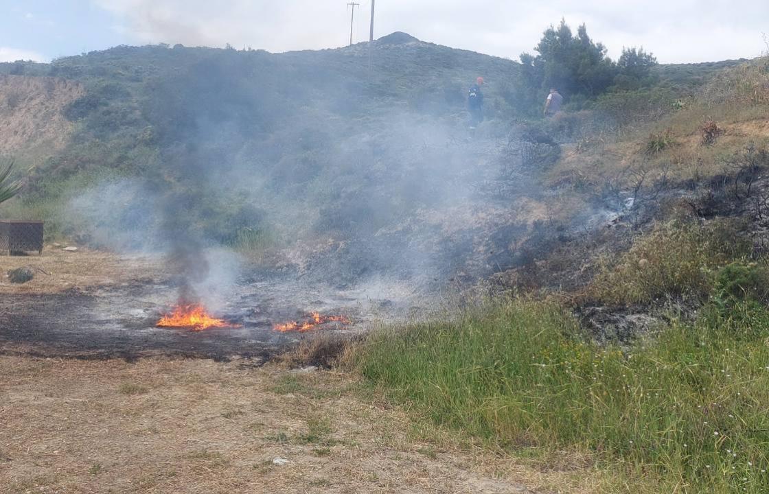 Άμεση επέμβαση της Πυροσβεστικής Υπηρεσίας σε πυρκαγιά στην Καρδάμαινα – Επιβλήθηκε πρόστιμο για μη τήρηση μέτρων πρόληψης