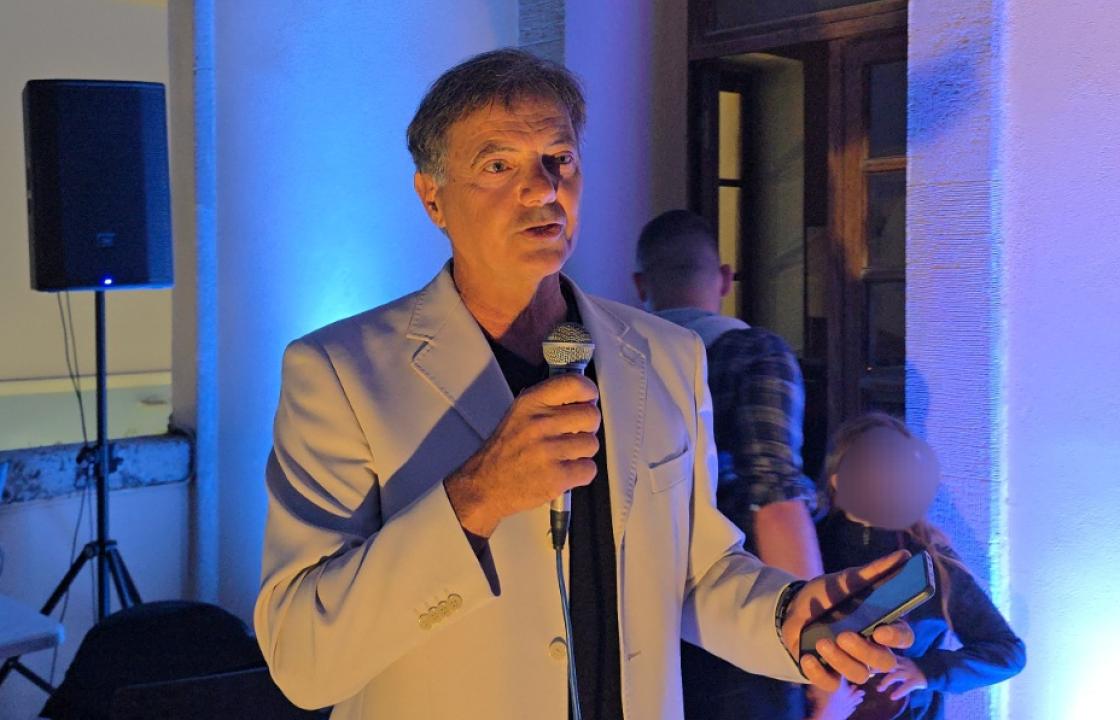 Η εκδήλωση που διοργάνωσε η Κοινότητα Κω στο μπαλκόνι της δημοτικής βιβλιοθήκης - Σ. Χατζηπέτρος: Μπορείτε να γράφετε και να λέτε ό,τι θέλετε!