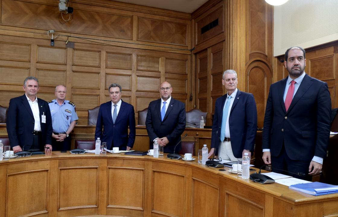 ΜΑΝΟΣ ΚΟΝΣΟΛΑΣ: «Ενισχύονται οι δυνάμεις πυρόσβεσης και πυροπροστασίας»