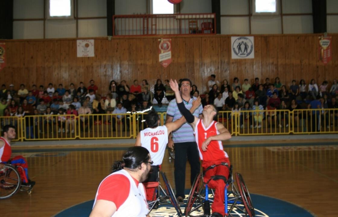 Πολύς κόσμος στον αγώνα μπάσκετ με καροτσάκι στην Κω