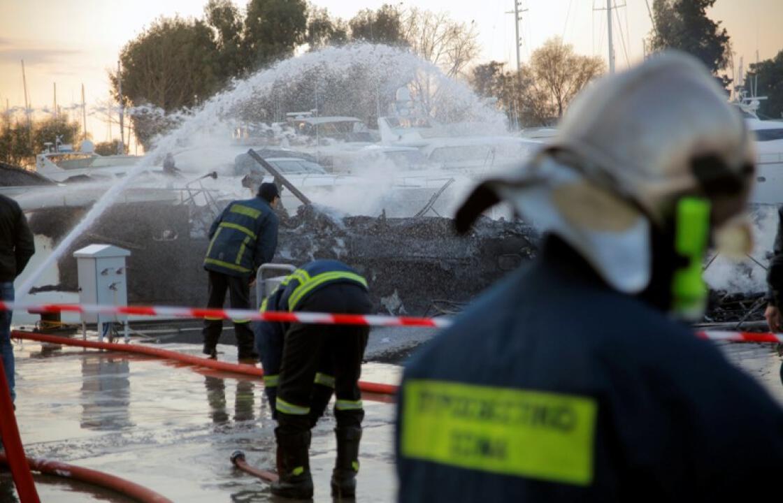 Πυρκαγιά σε σκάφος στην Πάτμο στο οποίο επέβαιναν 10 τουρίστες.